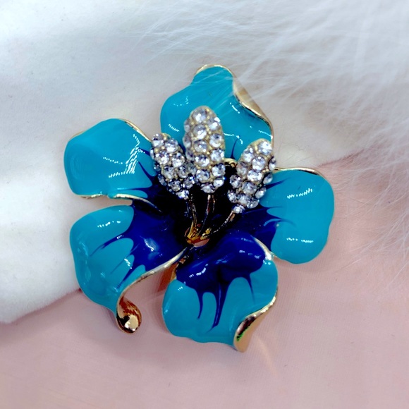 🌟 Big Blue Flower Brooch - Picture 1 of 3